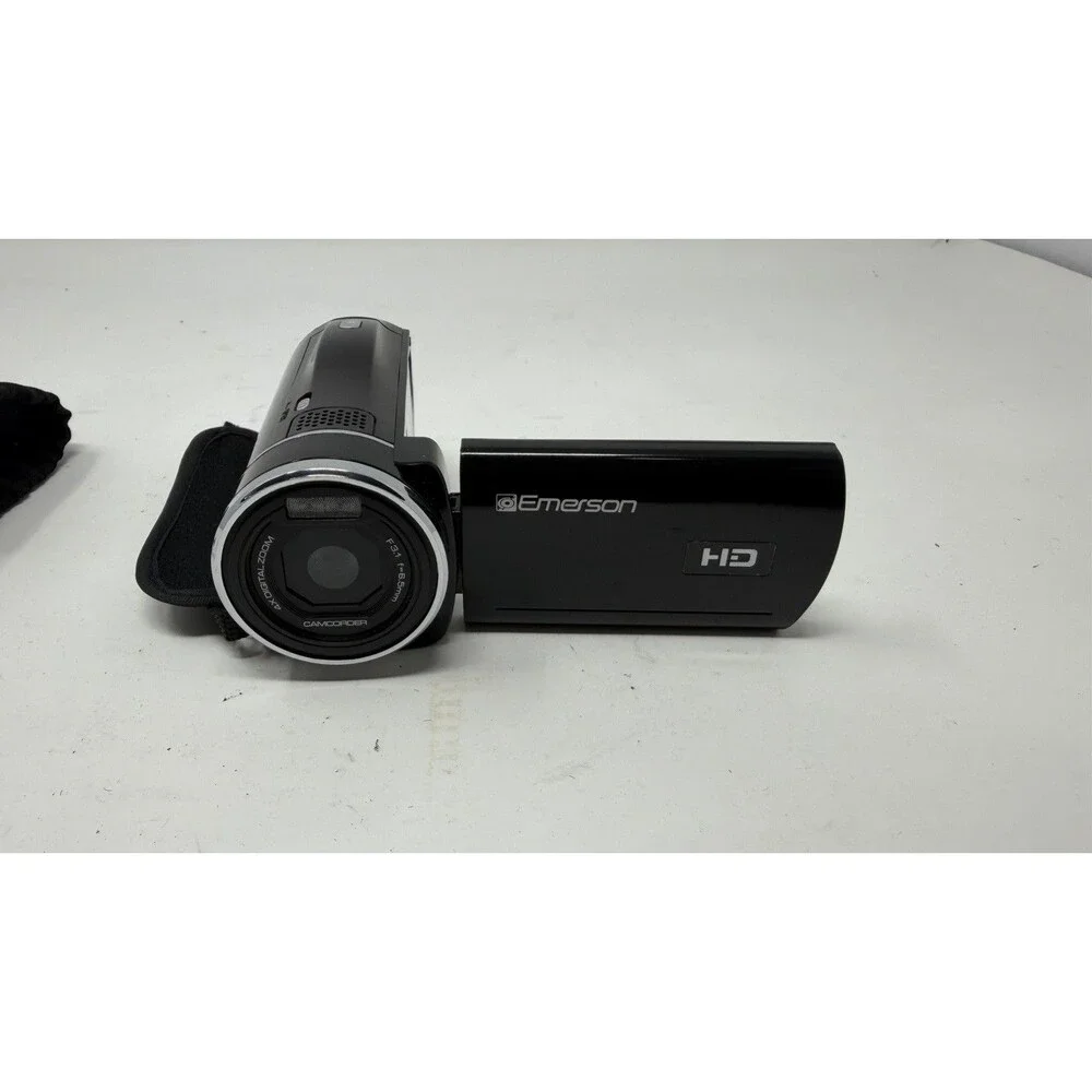 Emerson Evc 720 Digital Video Camera- comes with case